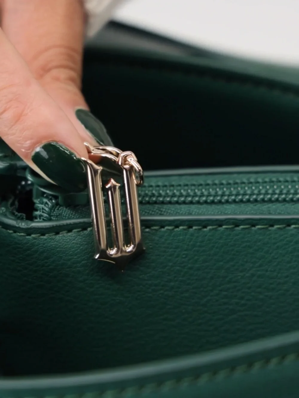 BÈIS x Wicked Tote in Wicked Green - Picture 6 of 13